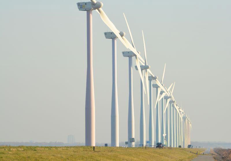 為什么風(fēng)力發(fā)電機(jī)都隔得很遠(yuǎn)？